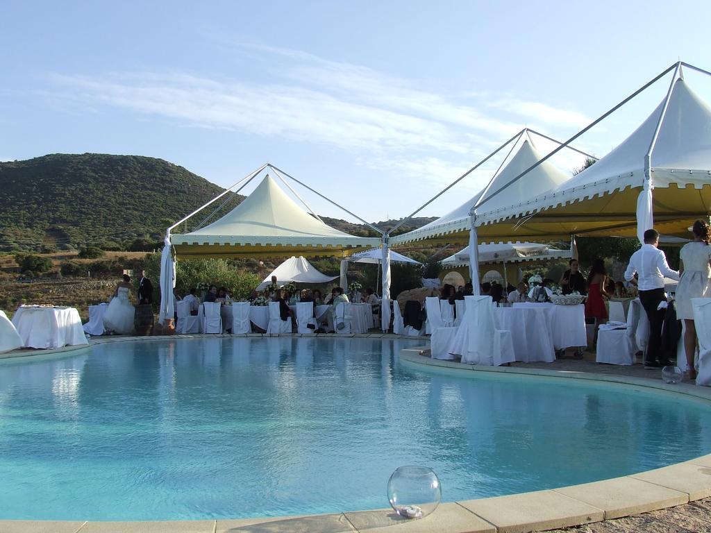Hotel Ristorante La Tana Di Li Mazzoni Trinita d'Agultu e Vignola Exterior photo